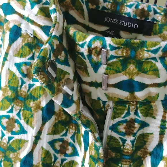 Pants, size 12, 99% Cotton, 1% Elastane with no pockets. - Picture 3 of 5